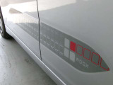 こちらの車両はかどまる四角アクセントパック(エクステリアデザインオプション)を装着しております。