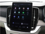 音声操作のGoogleアシスタントが音声コマンドを実行してくれます。通話発信やメッセージ送信、目的地の設定、車内温度の変更、音楽の選択、オンライン情報の検索、接続された家電の操作等、様々な操作が可能。