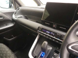 運転席周りのパネルは使いやすいように設定されています。