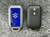 【スマートキー】カバンやポケットに入れたままでもドアの施錠・開錠が可能なスマートキーを装備。スタートボタンのオン・オフ時もカギを取り出す必要がないからとっても便利です♪
