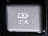 充電用USB端子を装備しております。