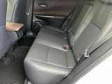 後席への乗り降りもスムーズな設計。家族みんなで快適なドライブを楽しめます。広々とした空間が、長距離移動も疲れさせません。