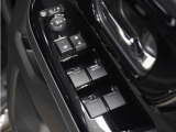 ◆パワーウィンドウスイッチ◆運転席から全席の窓の開閉操作を行うことが出来いつでも換気ができます!