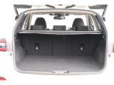 車体構造の見直しや、新型パワーリヤゲートの採用により、荷室幅および荷室開口部を拡大。サイズの大きな荷物の出し入れがしやすくなっております。