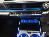 オートエアコン装備です。常に車内温度を快適に!