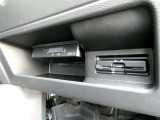 ここに ETC付いております。高速道路の料金所もスイスイ♪ ETCカードの申し込みは日産カードがおすすめ!!!「安心」「おトク」「便利」で皆さまのカーライフをサポートする特典満載のカードです。