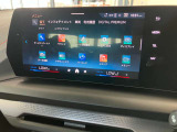 ドライバー中心に設計されたBMWのコクピットはナビゲーションシステムもドライバーーが見やすい角度に調整されております。