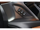 運転席にシートポジションメモリー機能が付いています!誰が乗っても自分のポジションにすることができます!