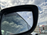 斜め後方から接近する車両を感知します。