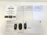 【エンジンスターター】離れた場所からエンジン始動が可能で、夏冬共に乗車前から快適な車内温度でお乗りいただけます。