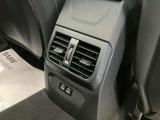 BMWの少し硬めの足回りは車の縦揺れを素早く整えるため、同乗者の方への車酔いにも効果が御座います。