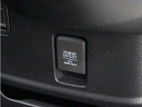 ◆12V電源ソケット◆スマートフォンの充電等にも便利な電源ソケット!使いやすい場所に装備されています。