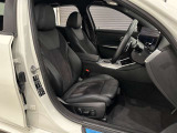 スポーツシートはサポートも良く長時間運転しても疲れません。