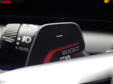 BOOST機能は、アクセル操作に応じ、力強い加速を発揮し、合流や追い越しなどのシーンでゆとりあるドライビングをサポートします。