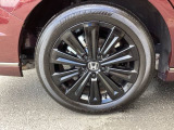 純正アルミホイールです。足元が引き立つので、車全体のイメージがアップしますよ!