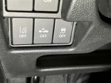 【レーンディパーチャーアラート】道路上の白線(黄線)をカメラで認識し、ドライバーがウインカー操作を行わずに車線を逸脱する可能性がある場合、ブザーとディスプレイ表示により注意を喚起サポートします。