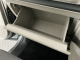 【グローブボックス】収納スペースが沢山あるので車内が散らからずに助かります。ちょっとした物を入れるのにいいですね♪