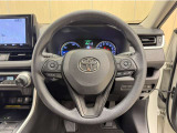 ステアリングスイッチ搭載!手を離さずに手元のスイッチでさまざまな操作が可能。運転中、視線をそらさなくても操作ができて安全です!