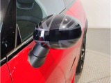 ドアミラーにはLEDウインカーが埋め込まれており、対向車からの視認性を高めております。