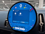 デジタルスピードメーター、航空機のコックピット操作箇所と同じ配色で目が疲れにくいように設計されてます。
