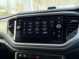 Volkswagen純正のナビゲーションです!少ない動作で必要な情報をご確認可能です!スマートフォンとも連携可能です!