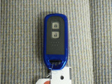 ◆スマートキー◆カギをバッグやポケットに入れたままでもドアロックの開閉ができる『スマートキー』付き!雨天や暗くなってもカギを取り出す必要がなくドアの開錠&エンジンも始動できます
