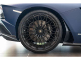 Wheel cap with Lamborghini logo