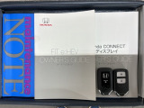 スマートキーは鍵をバッグに入れたままでもドアロックの開閉やエンジンのON・OFFができます。夜間や雨の日も鍵を探さなくて良いので便利です。