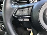 オーディオの音量や選曲などをハンドル握ったまま操作できます