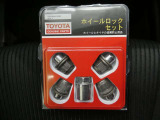 キー付ホイールロックナットです。最近はタイヤ目的の盗難が急増し純正ホイールがターゲットに。タイヤ・ホイールの盗難防止に。