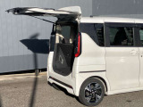 開口部の大きなバックドアですので、荷物の積み下ろしが楽に行えます。