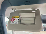 急いで外出!!そんな時でも降車前にササっと身だしなみをチェック!あると便利な装備品です。