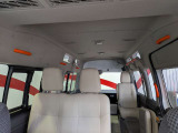 車内上部にも手摺りが付いているので車内で移動する際も安心です。