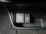便利な充電用USBジャックも付いています☆周辺機器の充電にご利用頂けます☆
