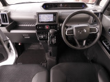◆視界広々で非常に運転しやすくロングドライブでも疲れを感じさせないすっきりとまとまったインパネ周りです。