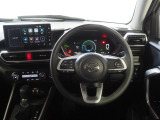 運転席まわり。スイッチやレバー等が使いやすく配置されています。
