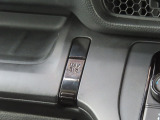 【アクセサリーソケット(DC12V)・USBジャック】180Wまで出力できるアクセサリーソケットが一口に、音楽動画再生用USBジャックが一口、急速充電対応のUSBジャックが一口搭載されています。