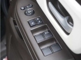 ◆パワーウィンドウスイッチ◆運転席から全席の窓の開閉操作を行うことが出来いつでも換気ができます!