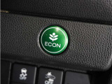 ◆ECONスイッチ(ECONモード)◆エンジンやエアコンといった、クルマ全体の動きを燃費優先で自動制御するECONモード。空調など快適性を優先したいときは、スイッチを押してOFFにできます。