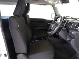 厚みがあって、座り心地が良いソファーのようなシート。運転席も助手席もリラックスしてゆったり座れます。