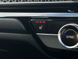 運転席&助手席シートヒーター。シートを素早く温め、寒い日の運転も快適。3段階で温度調節が可能。