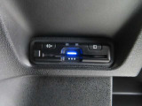 高速利用時に便利なETCを搭載しております。高速道路での利用がスムーズになります!これで長旅も楽々♪納車時にセットアップをさせていただきますので、カードを差し込むだけでご利用いただけます。