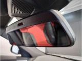 【サンルーフ】高級車のマストアイテムのガラス・サンルーフ。開放感のある室内空間を演出してくれます。