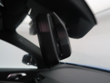 【ルームミラー一体型ETC】BMWといえばルームミラー一体型のETC。ドライバーから差し込めるかたちになっておりますので、差し忘れの際も慌てずにご利用いただけます。
