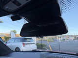 自動防眩ミラー付き。