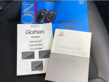 取説、ナビ取説、メンテナンスノート完備です!大事に乗られてきた車だと一目でわかりますね!スマートキーは2つ☆
