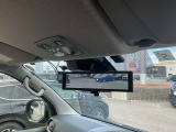 ルームミラーはデジタル表示が出来ます!後席にたくさん人や荷物を載せていても後方視界が遮られる心配が無いです!