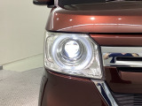 LEDヘッドライトです。蛍光灯のような明るさが特徴で広い範囲を明るく照らしてくれます。光量が大きいので暗い場所での視認性が上がります。また寿命が長く、消費電力も少ないので経済的です。
