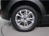 純正ホイールが車を引き締めてくれています。