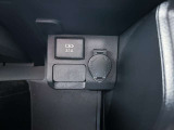 給電用USB端子付です。